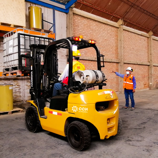 operacion segura con el montacargas