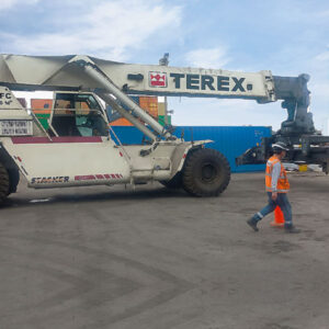 aprende a manejar u operar el reach stacker